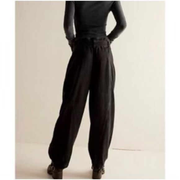 Free People: The Amsterdam High Rise Barrel Jean L - Picture 2 of 6